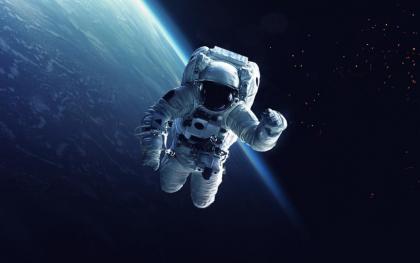 الفضاء بالإنجليزي - رائد فضاء