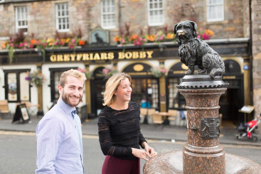 explore Edinburgh with friends 