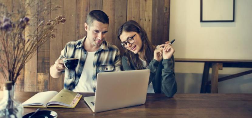 Couple on the computer