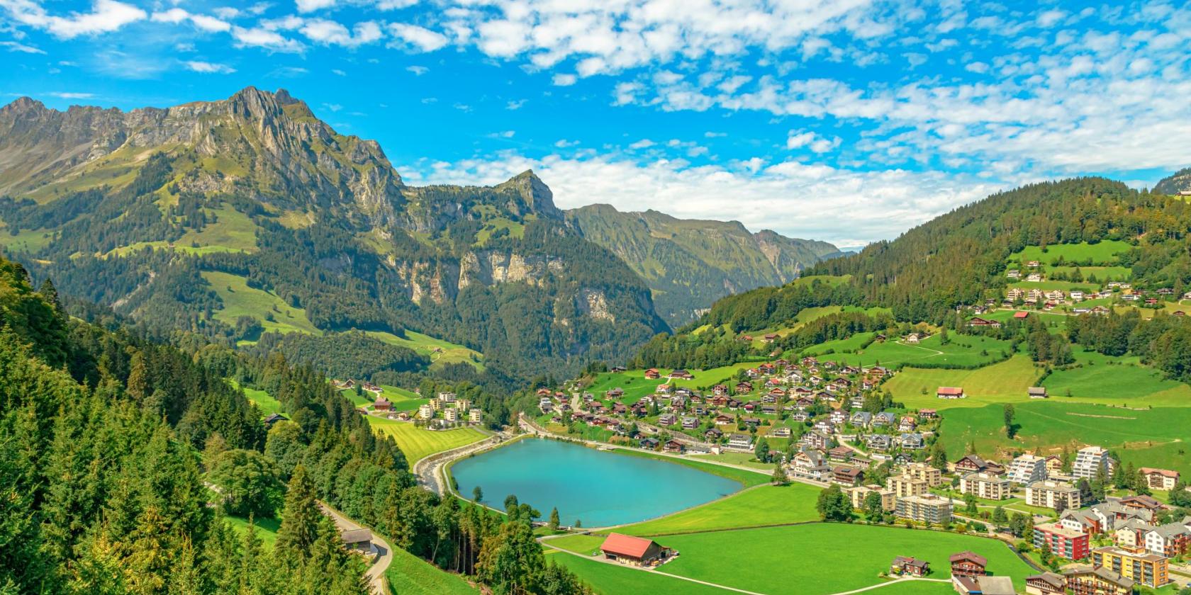 Engelberg (Yaz Kampı 10-17), İsviçre — Kaplan Engelberg (Yaz Kampı 10-17) kampüsü ve şehir kareleri 2/8
