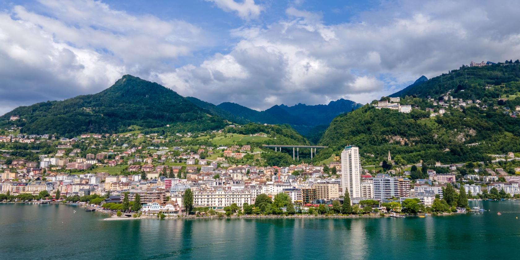 Montreux-Riviera (Yaz Kampı 8-17), İsviçre — Kaplan Montreux-Riviera (Yaz Kampı 8-17) kampüsü ve şehir kareleri 2/8