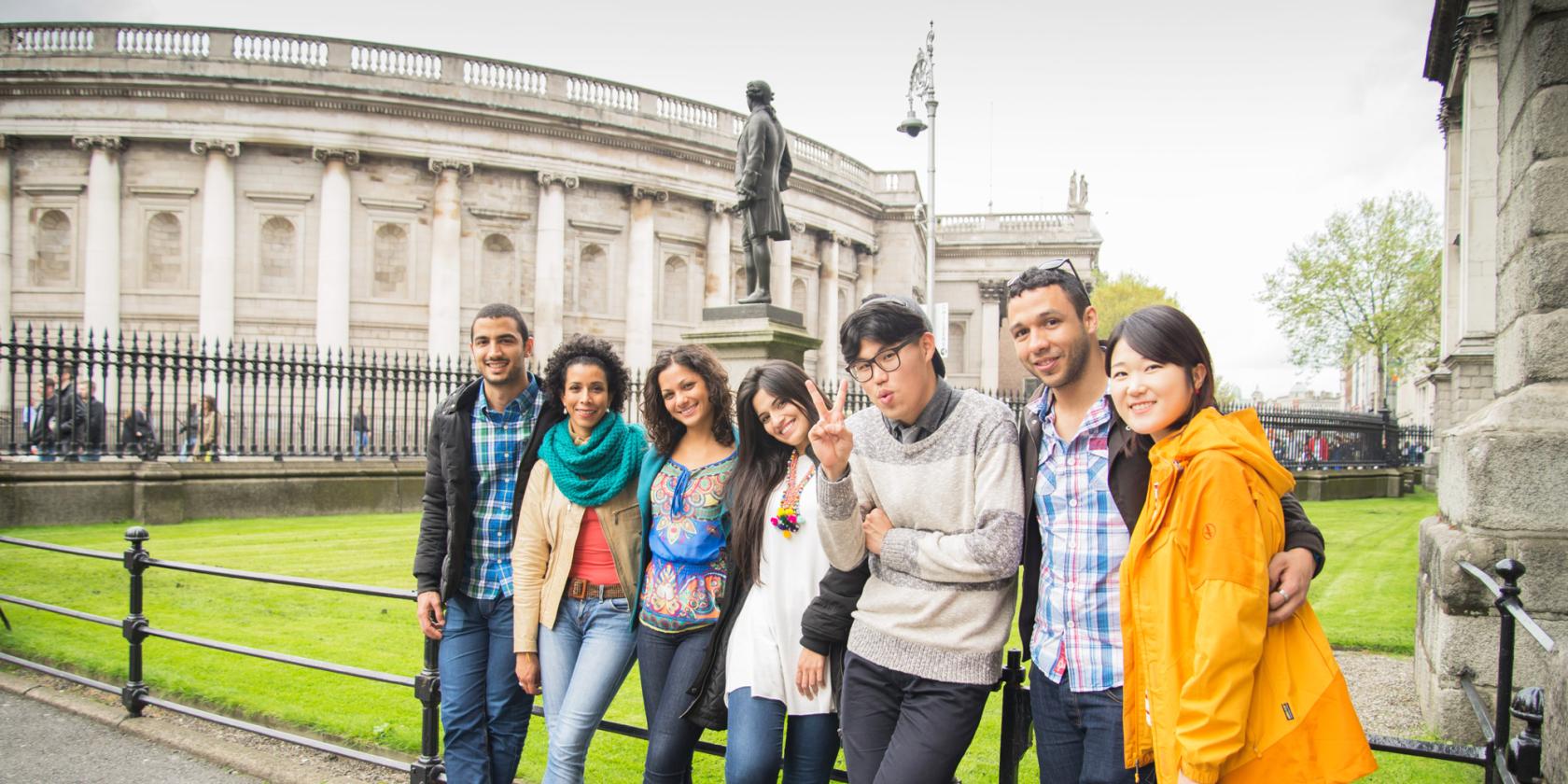 Dublin, İrlanda — Kaplan Dublin kampüsü ve şehir kareleri 2/8