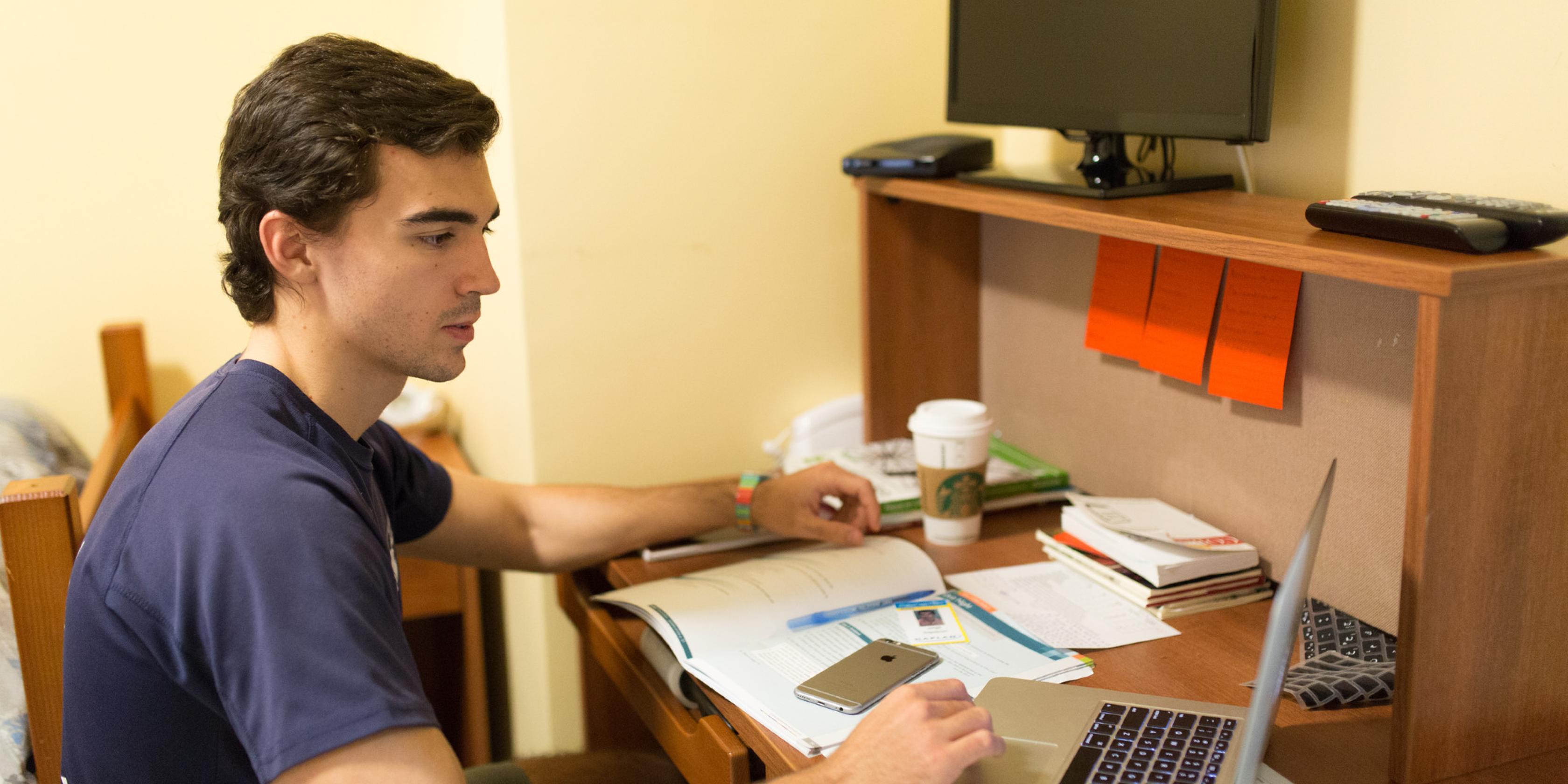 Intensive English courses online | Kaplan International