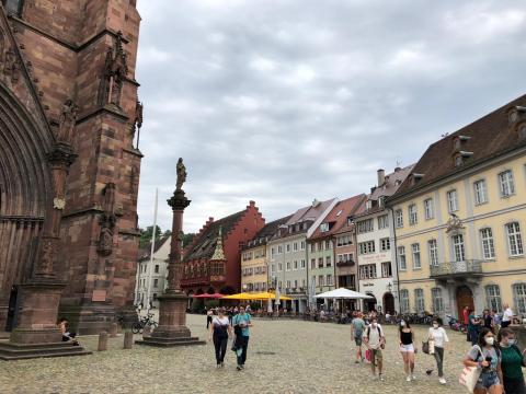 Freiburg (Yaz Kampı 10-17), Almanya — Kaplan Freiburg (Yaz Kampı 10-17) kampüsü ve şehir kareleri 8/8