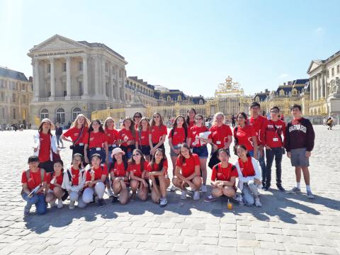 Paris-Igny (Yaz Kampı 13-17), Fransa — Kaplan Paris-Igny (Yaz Kampı 13-17) kampüsü ve şehir kareleri 5/8