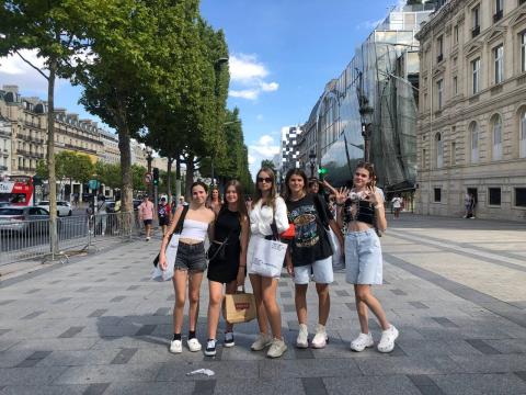 Paris-Igny (Yaz Kampı 13-17), Fransa — Kaplan Paris-Igny (Yaz Kampı 13-17) kampüsü ve şehir kareleri 7/8