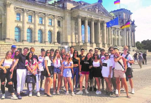 Berlin-Wannsee (Yaz Kampı 11-17), Almanya — Kaplan Berlin-Wannsee (Yaz Kampı 11-17) kampüsü ve şehir kareleri 5/8