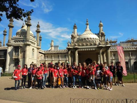 Brighton (Yaz Kampı 10-17), İngiltere — Kaplan Brighton (Yaz Kampı 10-17) kampüsü ve şehir kareleri 5/8
