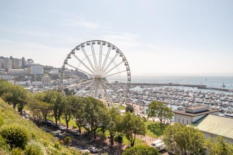 Torquay (Yaz Kampı 12-17), İngiltere — Kaplan Torquay (Yaz Kampı 12-17) kampüsü ve şehir kareleri 6/8