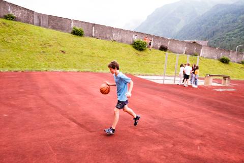 Engelberg (Yaz Kampı 10-17), İsviçre — Kaplan Engelberg (Yaz Kampı 10-17) kampüsü ve şehir kareleri 6/8