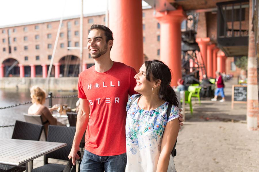 Liverpool 30+, İngiltere — Kaplan Liverpool 30+ kampüsü ve şehir kareleri 5/8