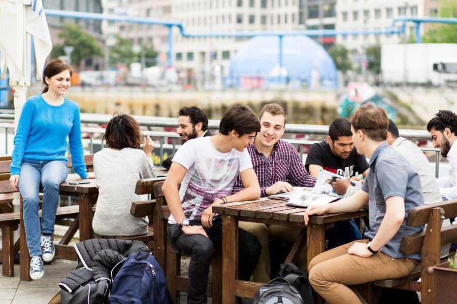 Berlin, Almanya — Kaplan Berlin kampüsü ve şehir kareleri 4/8