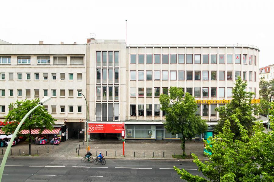 Berlin, Almanya — Kaplan Berlin kampüsü ve şehir kareleri 8/8