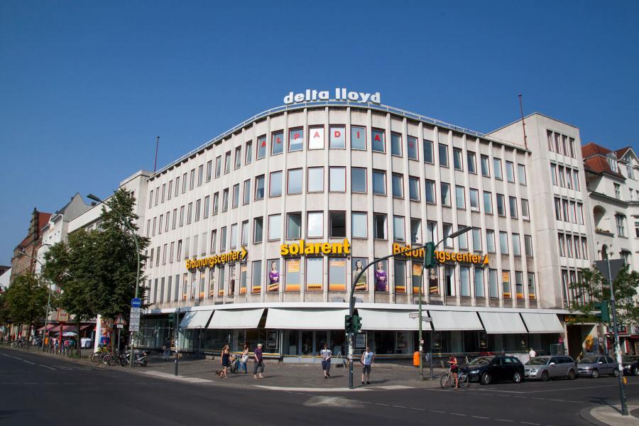 Berlin, Almanya — Kaplan Berlin kampüsü ve şehir kareleri 5/8