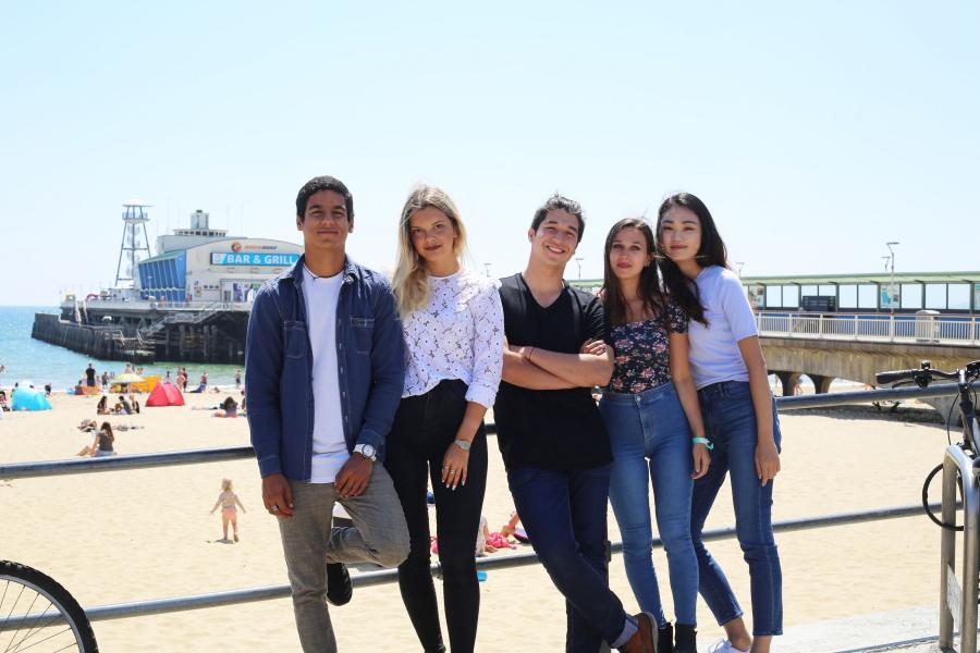 Bournemouth 30+, İngiltere — Kaplan Bournemouth 30+ kampüsü ve şehir kareleri 3/8