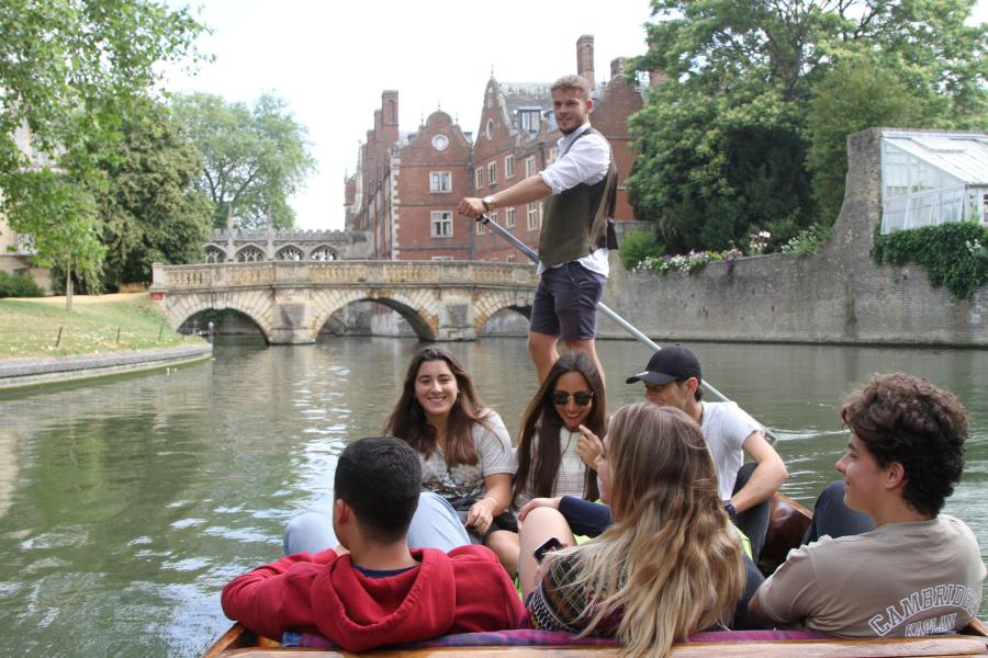 Cambridge, İngiltere — Kaplan Cambridge kampüsü ve şehir kareleri 7/8