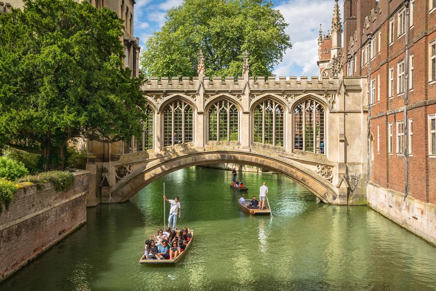 Cambridge, İngiltere — Kaplan Cambridge kampüsü ve şehir kareleri 3/8