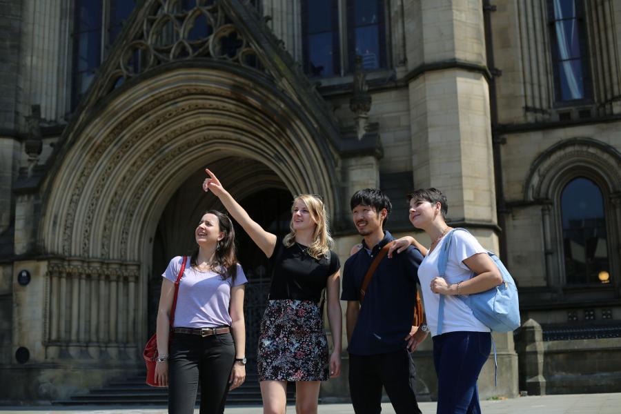 Manchester, İngiltere — Kaplan Manchester kampüsü ve şehir kareleri 6/8