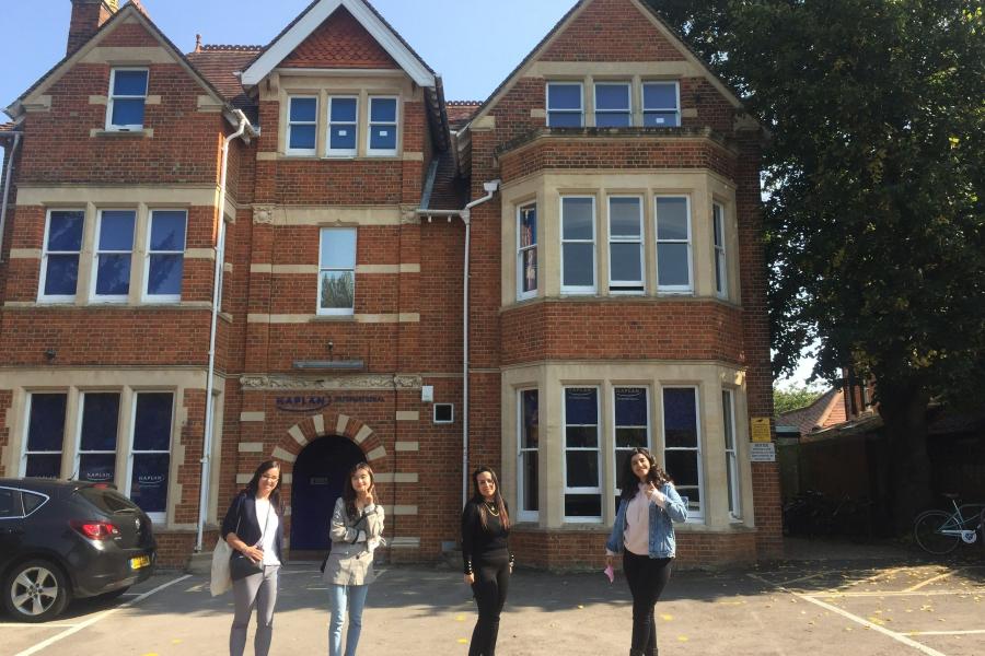 Oxford, İngiltere — Kaplan Oxford kampüsü ve şehir kareleri 4/8