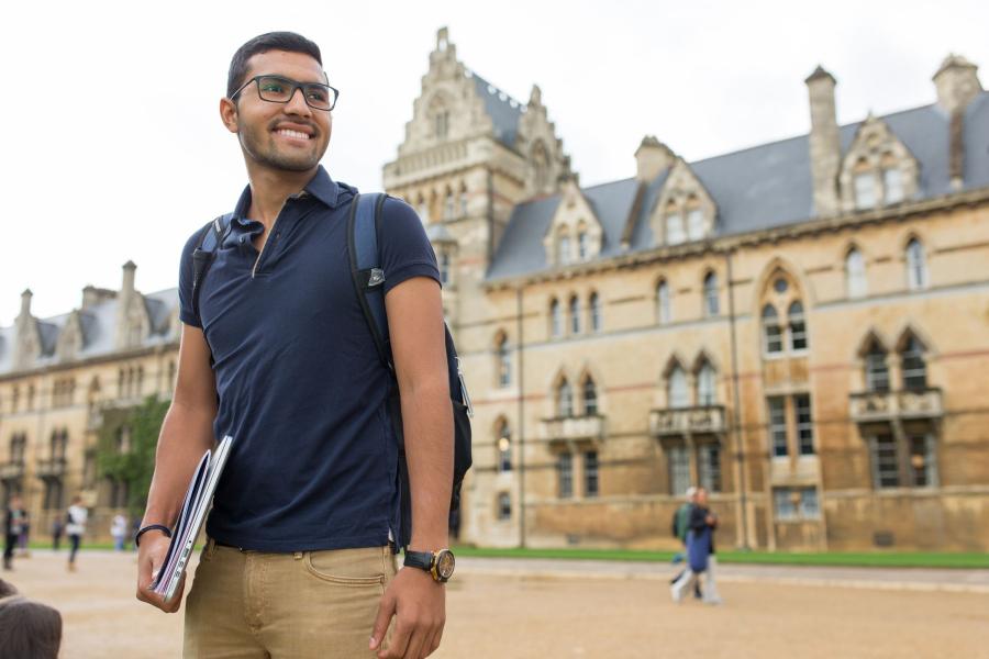 Oxford, İngiltere — Kaplan Oxford kampüsü ve şehir kareleri 7/8