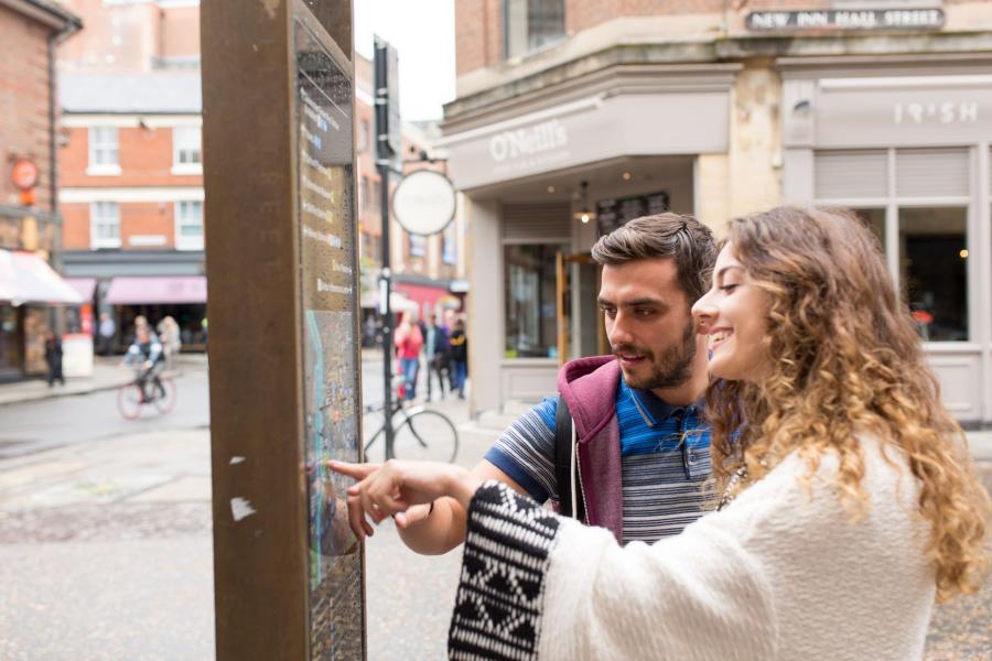Oxford, İngiltere — Kaplan Oxford kampüsü ve şehir kareleri 6/8