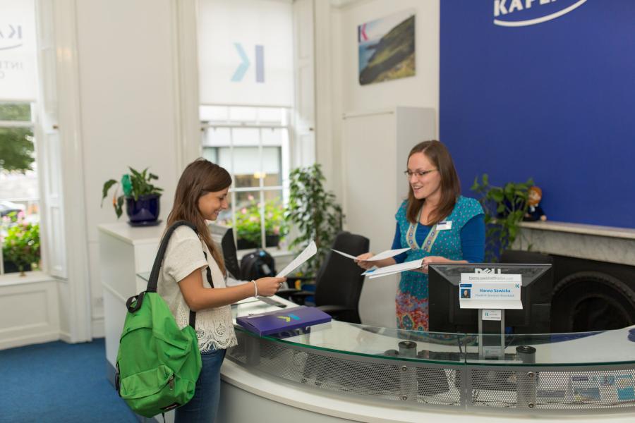 Dublin, İrlanda — Kaplan Dublin kampüsü ve şehir kareleri 8/8