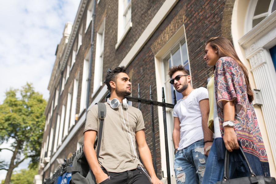 Londra, İngiltere — Kaplan Londra kampüsü ve şehir kareleri 5/8