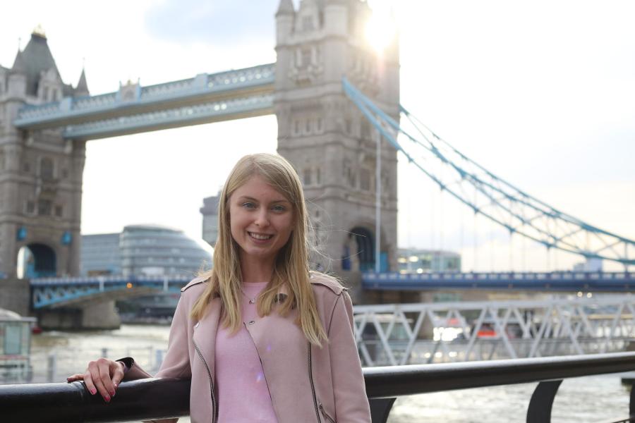 Londra, İngiltere — Kaplan Londra kampüsü ve şehir kareleri 7/8