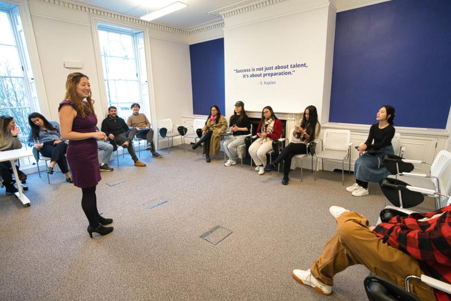 Londra 30+, İngiltere — Kaplan Londra 30+ kampüsü ve şehir kareleri 4/8