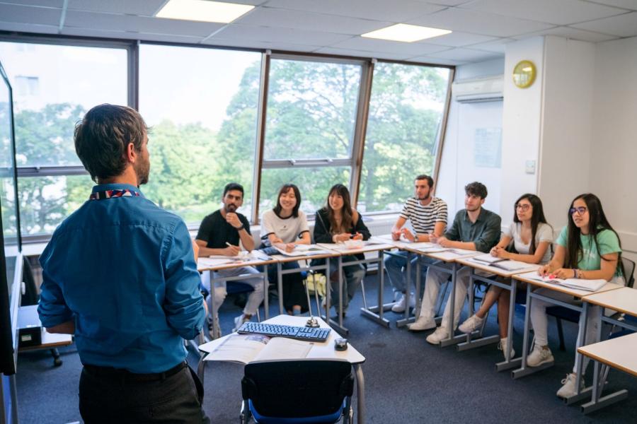 Bournemouth, İngiltere — Kaplan Bournemouth kampüsü ve şehir kareleri 8/8