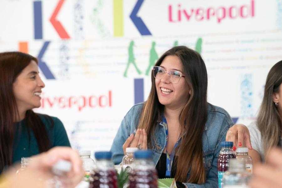 Liverpool, İngiltere — Kaplan Liverpool kampüsü ve şehir kareleri 7/8
