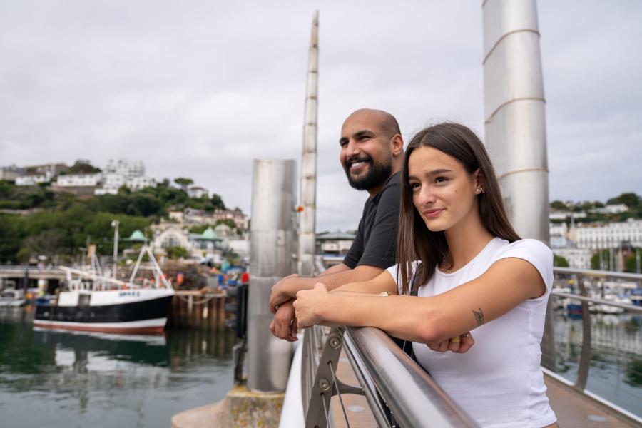 Torquay, İngiltere — Kaplan Torquay kampüsü ve şehir kareleri 3/8