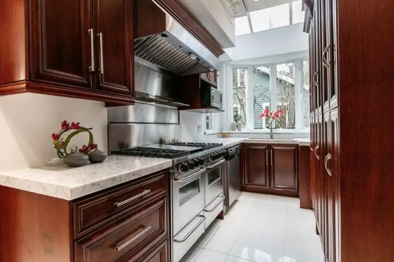 kaplan-accommodation-vancouver-castle-residence