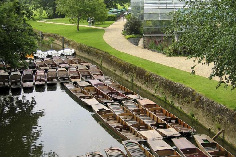 Kaplan social activities in Oxford - Punting