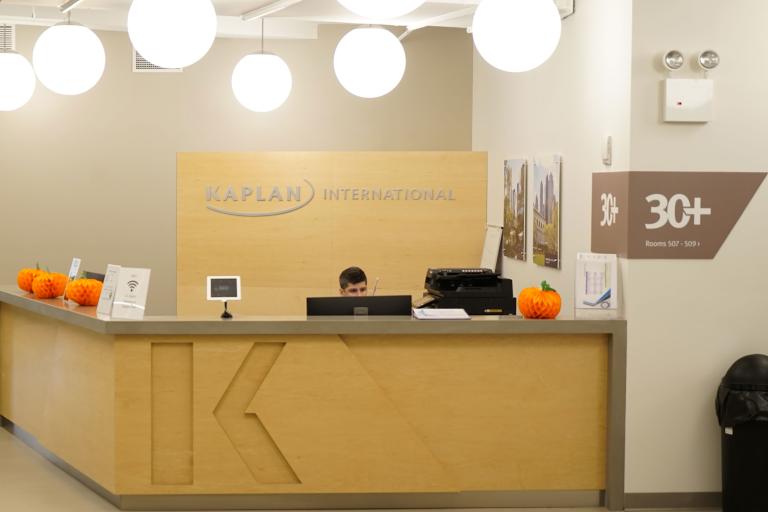 Kaplan-English-school-in-New-York-30+-Classroom_1