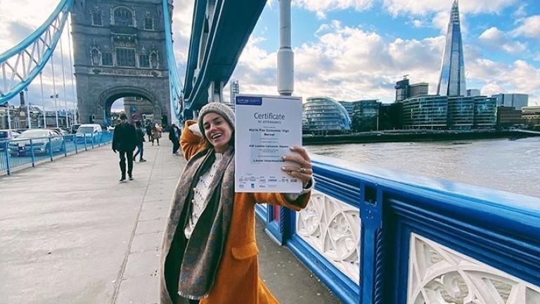 Female_London_TowerBridge
