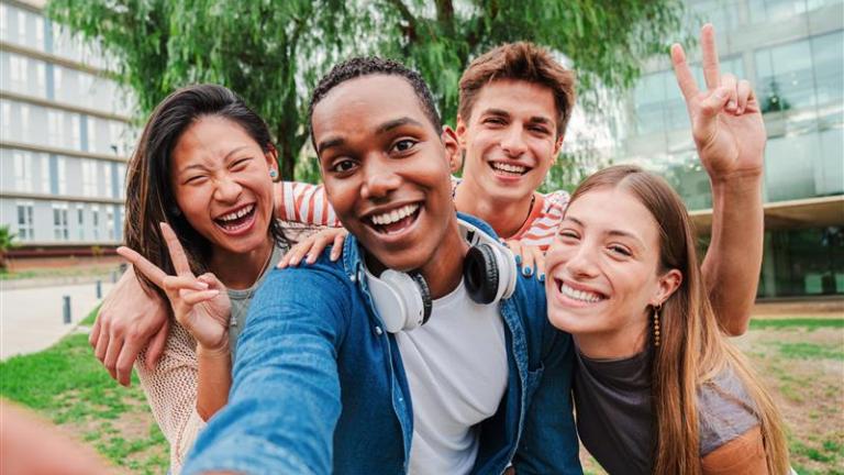 students doing a selfie