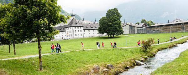 students going for a hike in Engelberg