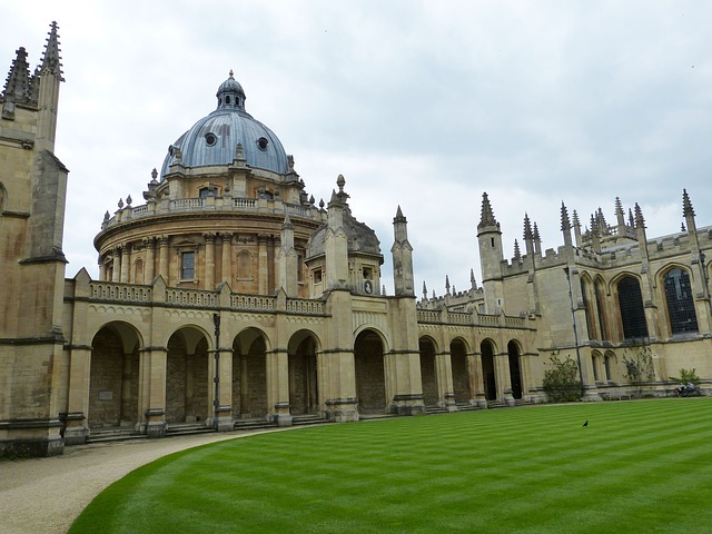 oxford-534815_640