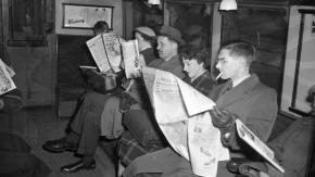 англичане с газетами в метро